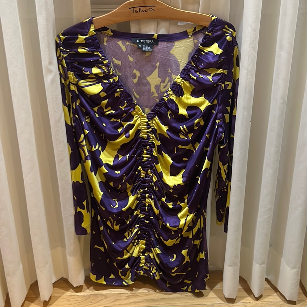 XL Etcetera purple and gold blouse.